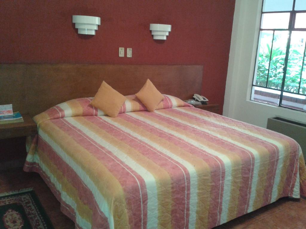 Hotel Fortin De Las Flores Bagian luar foto